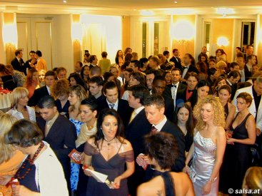 Wien: Salsaball - anklicken zum Vergr��ern - click to enlarge