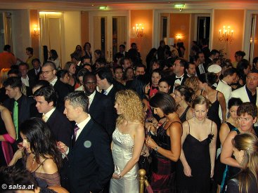 Wien: Salsaball - anklicken zum Vergr��ern - click to enlarge