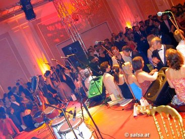 Wien: Salsaball - anklicken zum Vergr��ern - click to enlarge