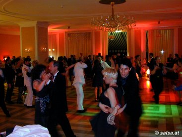 Wien: Salsaball - anklicken zum Vergr��ern - click to enlarge