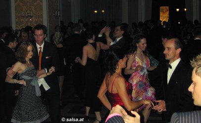 Wien: Salsaball - anklicken zum Vergr��ern - click to enlarge
