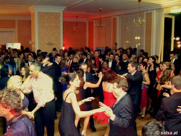 Wien: Salsaball - anklicken zum Vergr��ern - click to enlarge
