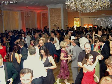 Wien: Salsaball - anklicken zum Vergr��ern - click to enlarge