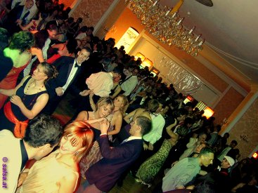 Wien: Salsaball - anklicken zum Vergr��ern - click to enlarge