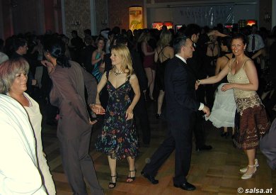 Wien: Salsaball - anklicken zum Vergr��ern - click to enlarge