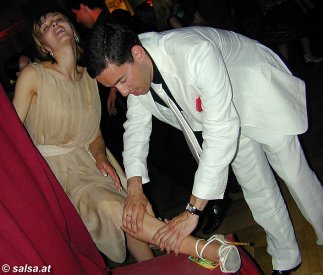 Wien: Salsaball - anklicken zum Vergr��ern - click to enlarge
