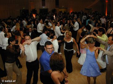 Linz: Salsaball - anklicken zum Vergr��ern - click to enlarge