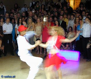 Linz: Salsaball - anklicken zum Vergr��ern - click to enlarge
