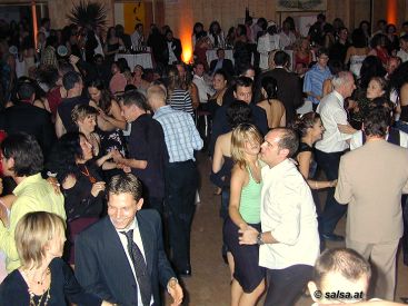 Linz: Salsaball - anklicken zum Vergr��ern - click to enlarge