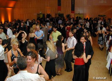 Linz: Salsaball - anklicken zum Vergr��ern - click to enlarge