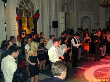 Salsa in der Redoute in Bonn - anklicken zum Vergr��ern - click to enlarge