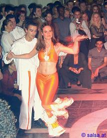Salsa in der Redoute in Bonn - anklicken zum Vergr��ern - click to enlarge