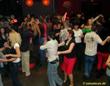 Salsa in der Palette, Halle (anklicken zum Vergr��ern)