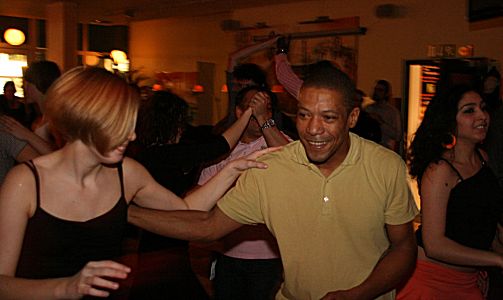 Salsa im Cup�n Cino, Hamburg