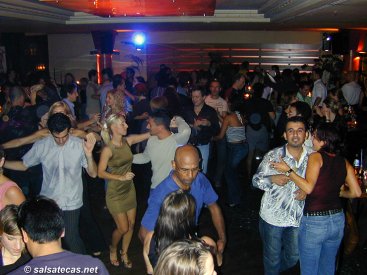 Salsa im Skyline, M�nchen (click to enlarge - anklicken zum Vergr��ern, mit ALT+F4 wieder schliessen)