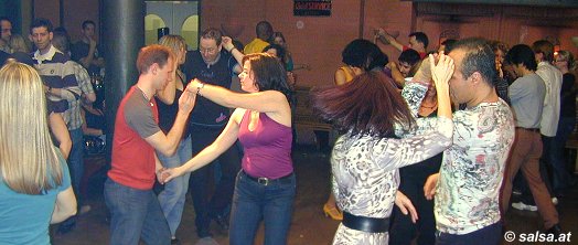 Salsa in Esslingen: Joe Pe&ntilde;as