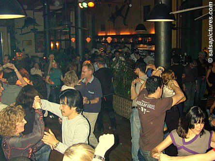 Salsa in Esslingen: Joe Pe&ntilde;as